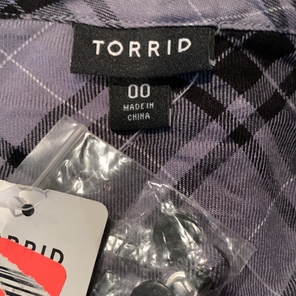 Torrid Harper Blue/Black Plaid Twill Pullover - Picture 7 of 8